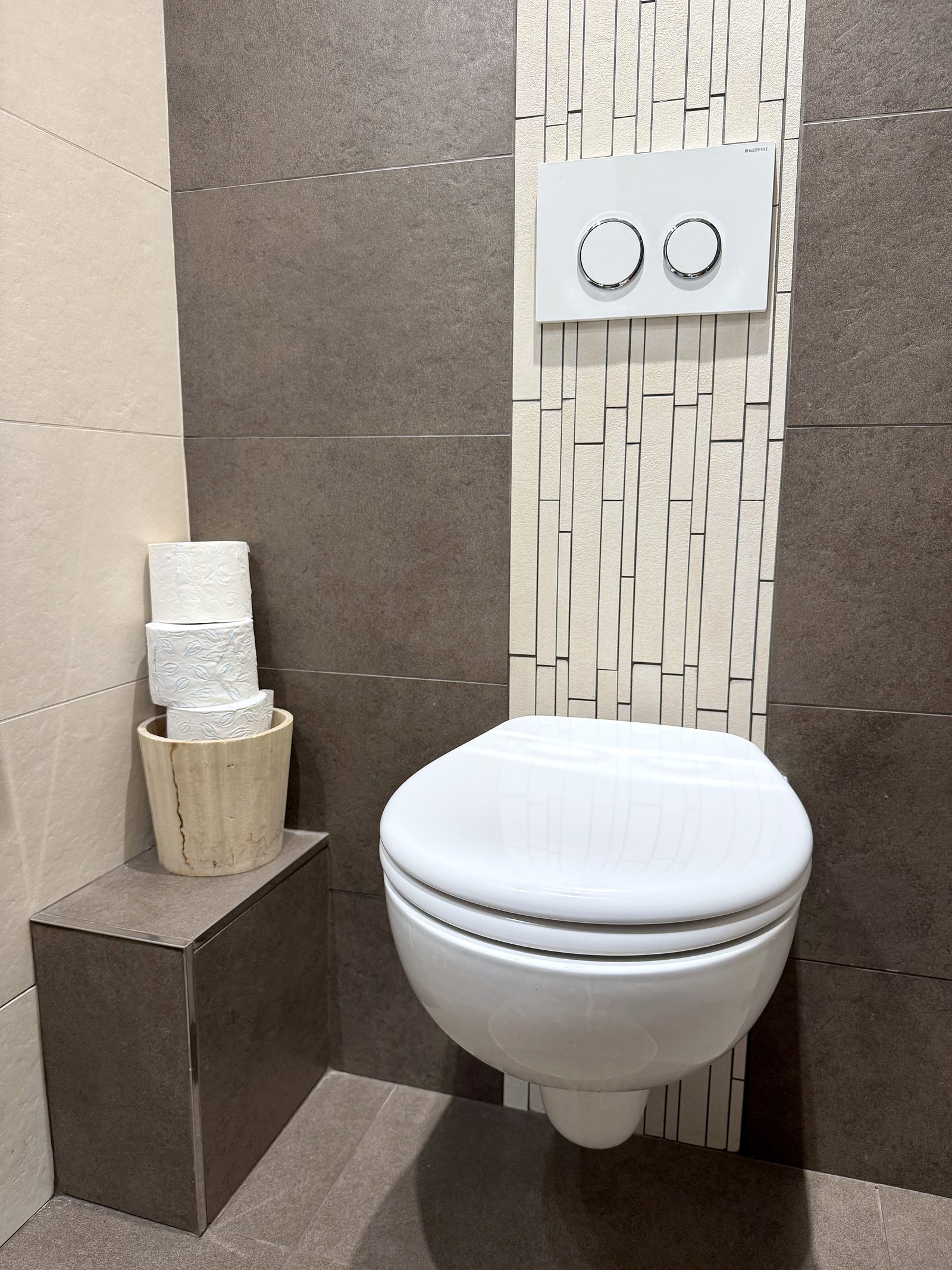 Toilettes separees de l'appartement a Torgon